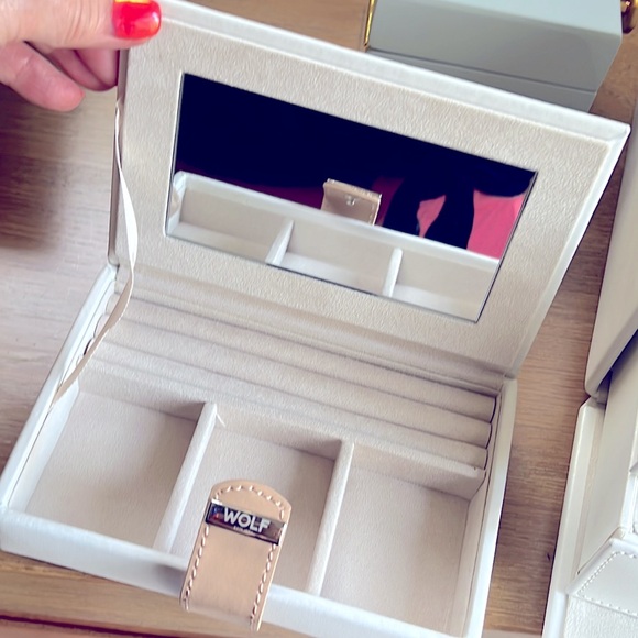 Wolf leather jewelry Box - Picture 11 of 16